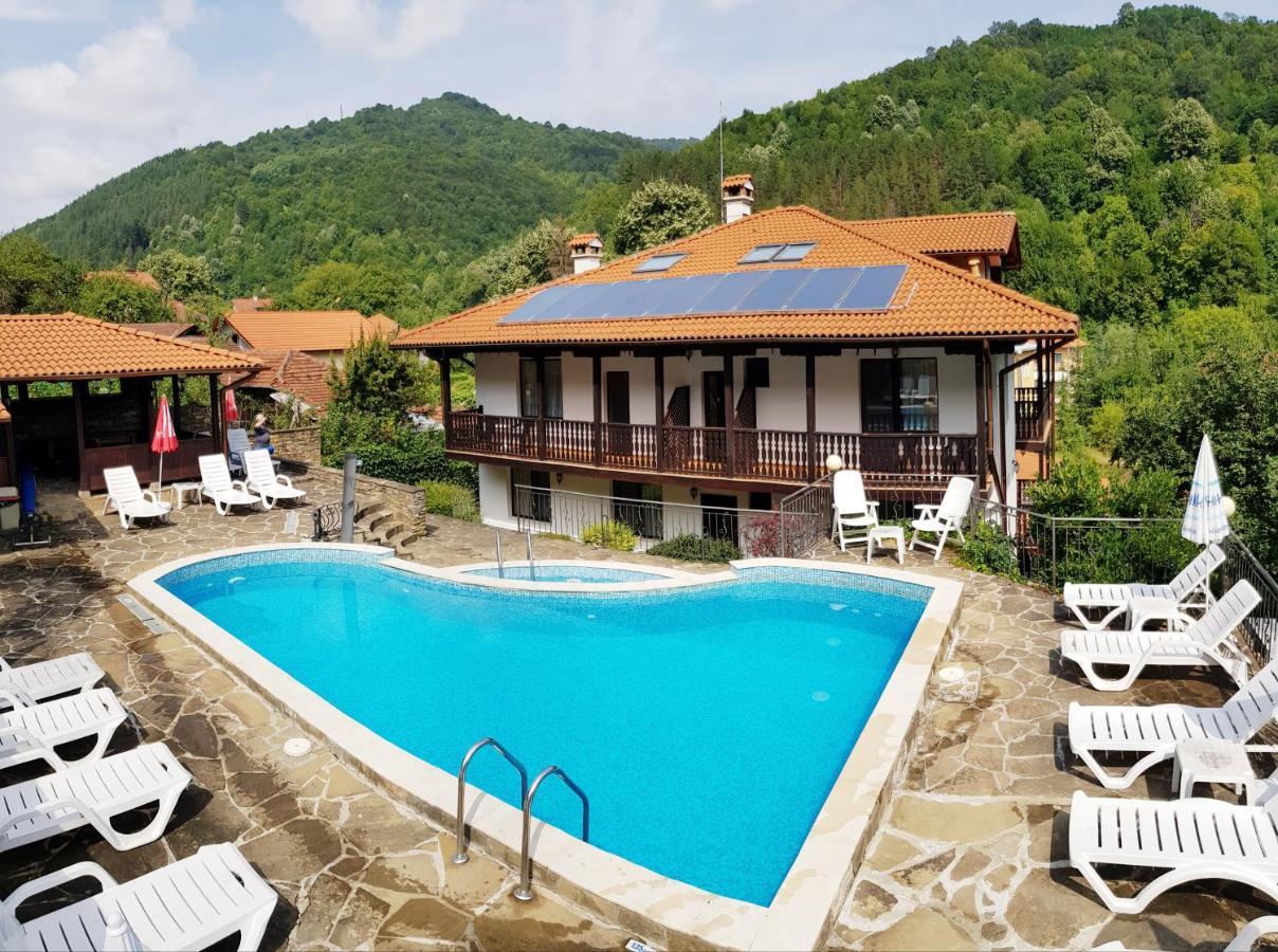 Family Hotel Chiflik Hills Zewnętrze zdjęcie