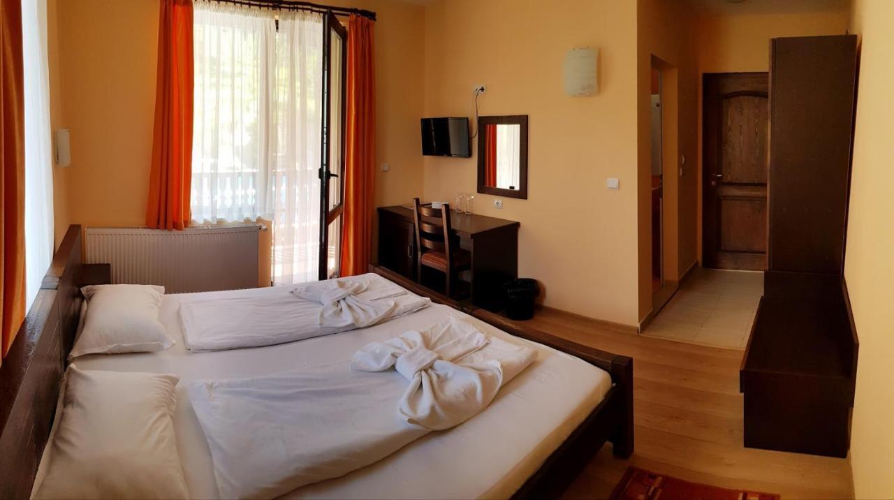 Family Hotel Chiflik Hills Zewnętrze zdjęcie
