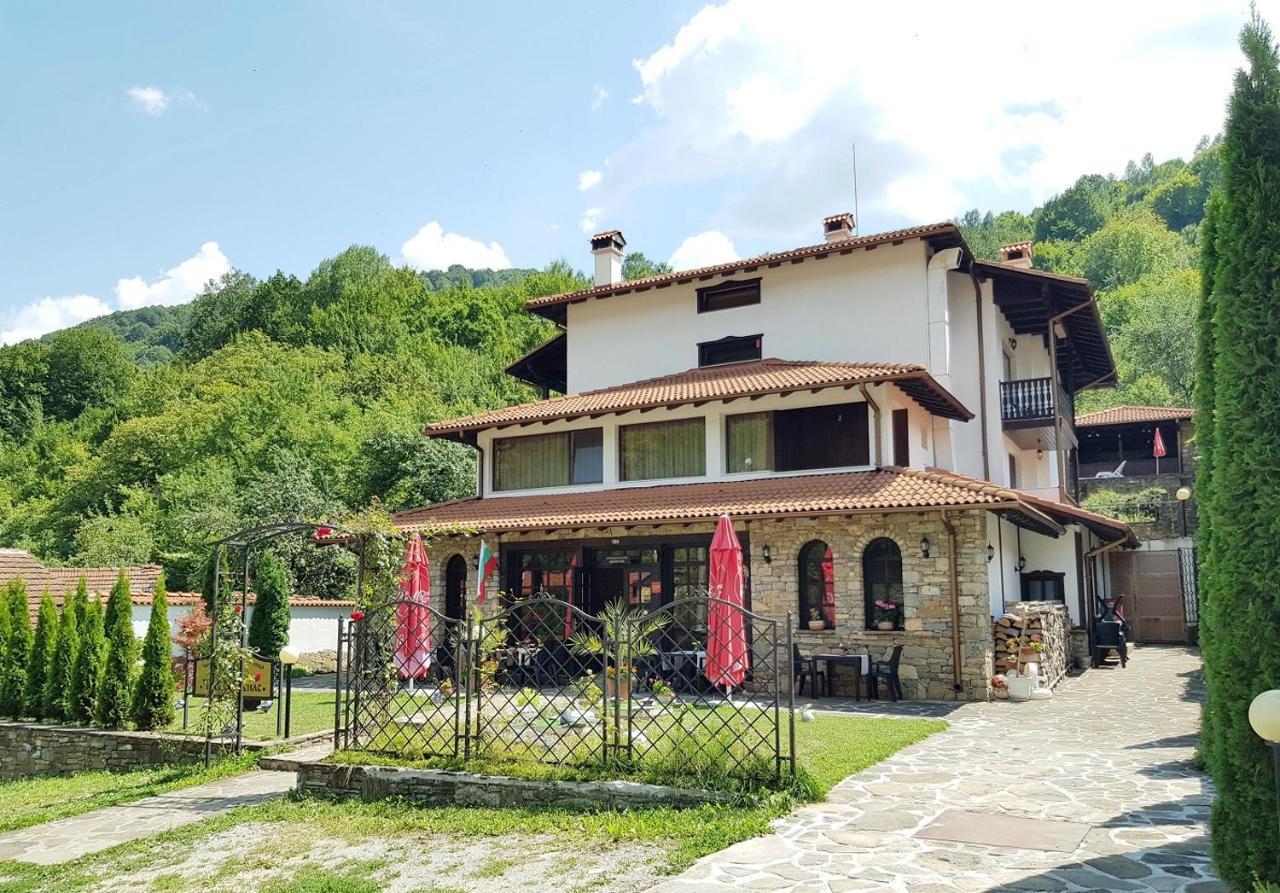 Family Hotel Chiflik Hills Zewnętrze zdjęcie