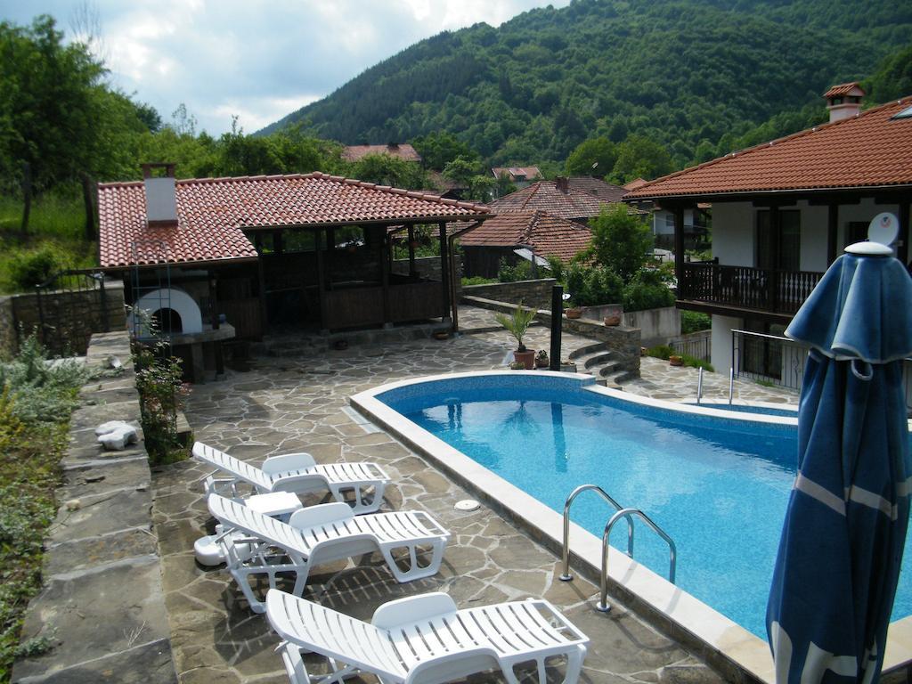 Family Hotel Chiflik Hills Zewnętrze zdjęcie