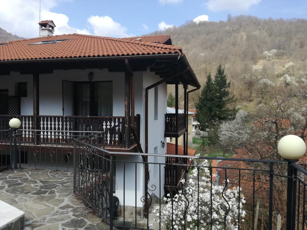 Family Hotel Chiflik Hills Zewnętrze zdjęcie