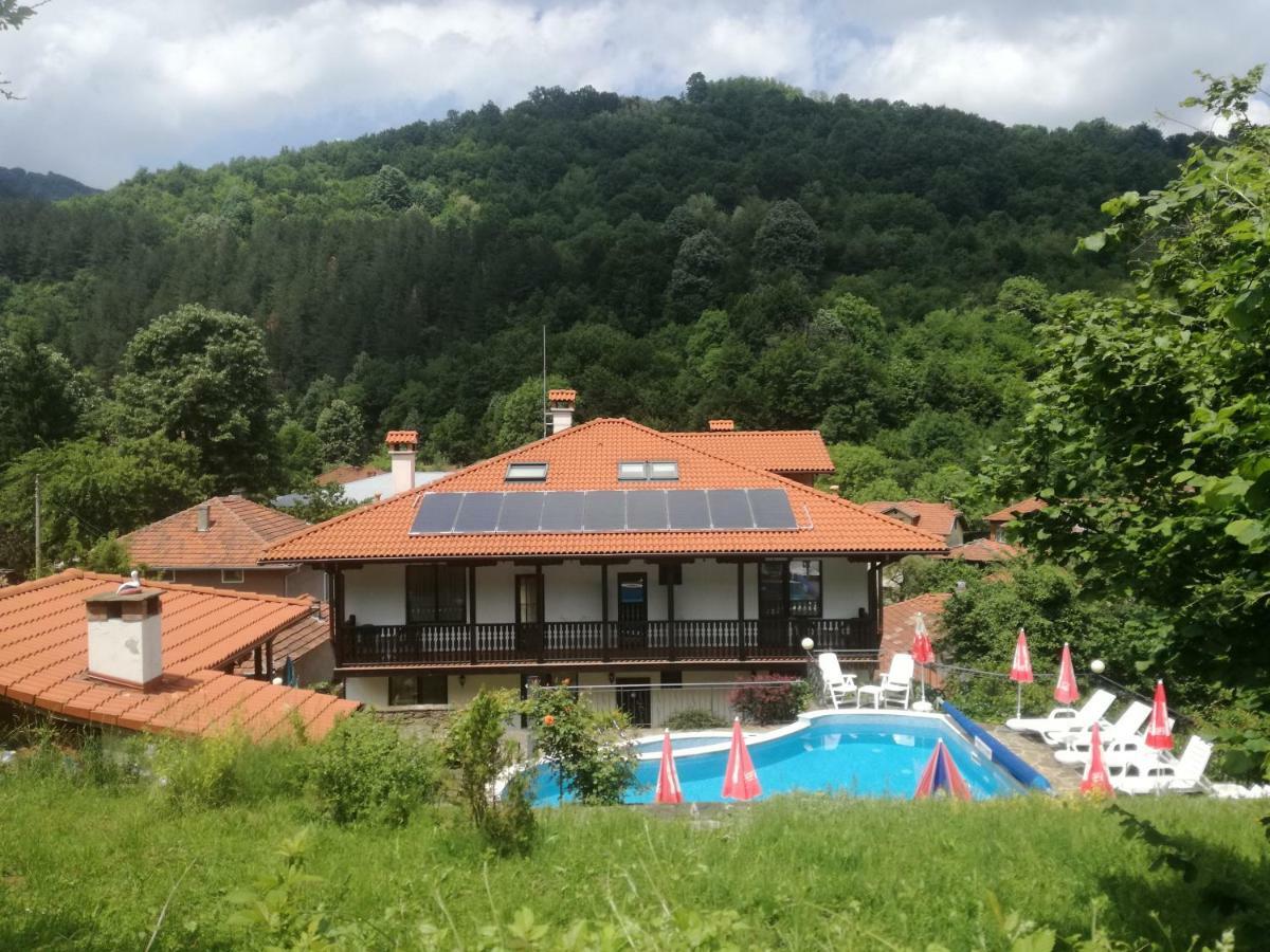 Family Hotel Chiflik Hills Zewnętrze zdjęcie
